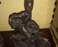 Bronze Figurine Of NWES PEAPER BOY Irish time collection