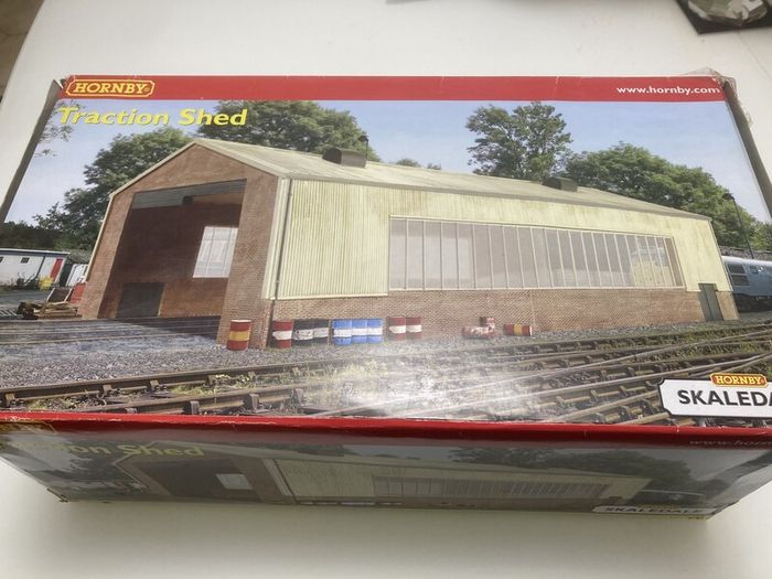Hornby R9679 Traction Shed 00 Scale