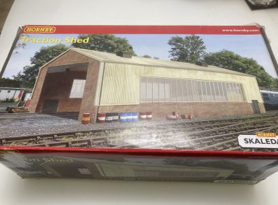 Hornby R9679 Traction Shed 00 Scale