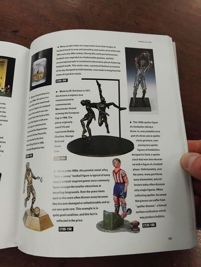 Hamlyn Guide to Football Collectables