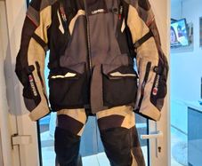 Motorcycle suit