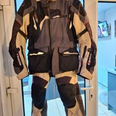 Motorcycle suit