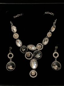 Necklace & earrings set