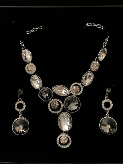 Necklace & earrings set