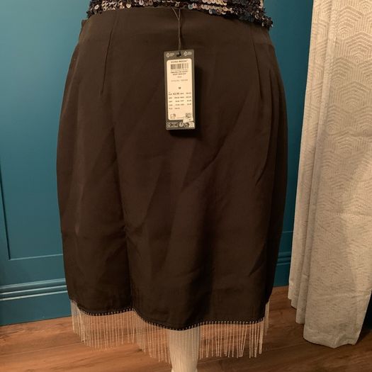 Vero Moda skirt. Brand new with tag. Size M