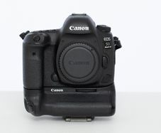 Canon EOS 5D Mk IV Camera Body + Battery Grip BG E20