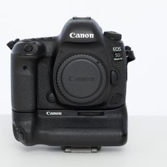 Canon EOS 5D Mk IV Camera Body + Battery Grip BG E20