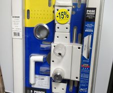 [Brand New] Vertical lock with visible locking mechanism and 3 locking points, made of white steel, for left-hand opening (pull-out).