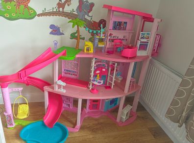 Barbie DreamHouse + Barbie Pool Set