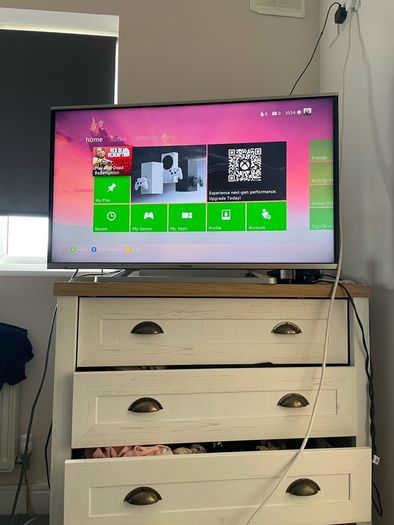 Xbox 360 White 60GB bundle - Working Console, Wi-Fi Adapter; 8 Games which includes Red Dead Redemption (No Controllers)
