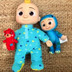 CoComelon Musical Toy JJ. Plays 7 sounds and phrases. Plus Small JJ Toy.Like new. Collection Swords