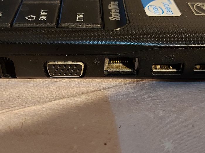 Toshiba Satellite C660-18C, Intel Celeron CPU 925, 2.3GHz, 4GB Ram, 255GB HDD, Windows 10, Microsoft Edge, Chrome and VLC