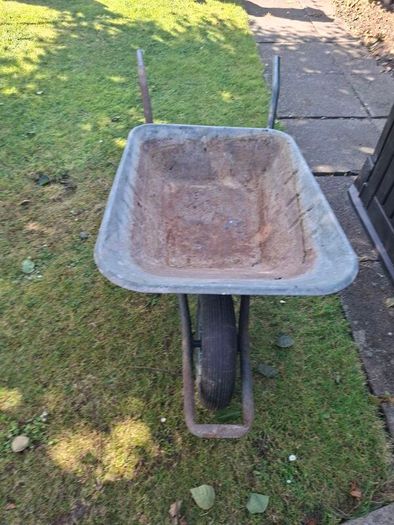 Wheel barrow