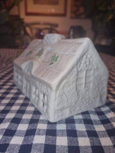 Belleek Irish Cottage