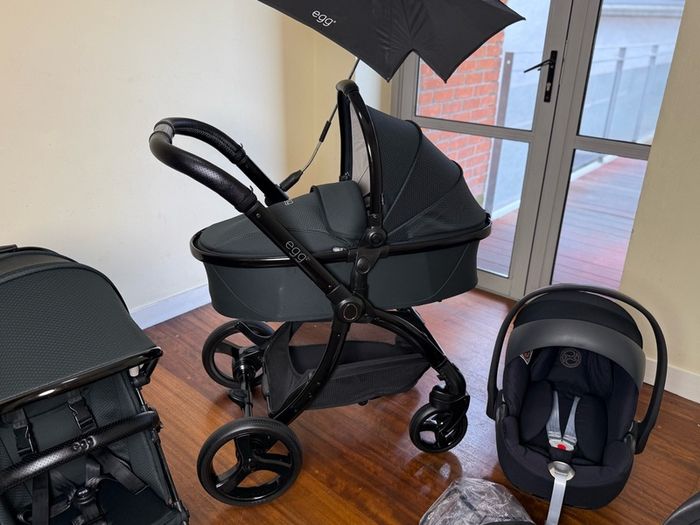 As New Egg2 travel system with Cybex car seat and isofix base swivel