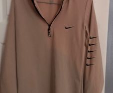 Girls nike top size L