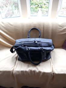 Kenneth Cole Large Black Leather holdall With Habdles And Shoulder Strap. and