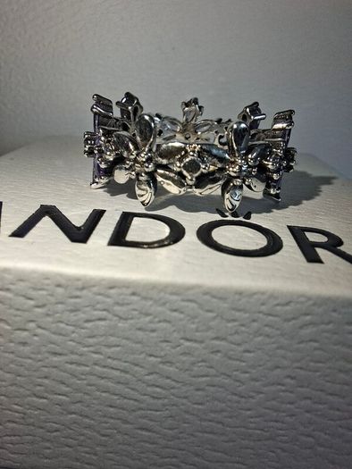 Pandora Bridgerton herbarium bee ring size 56
