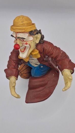 clown figure