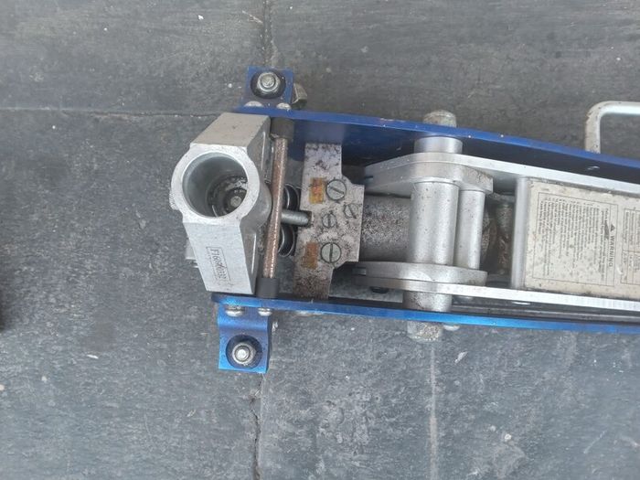 car jack