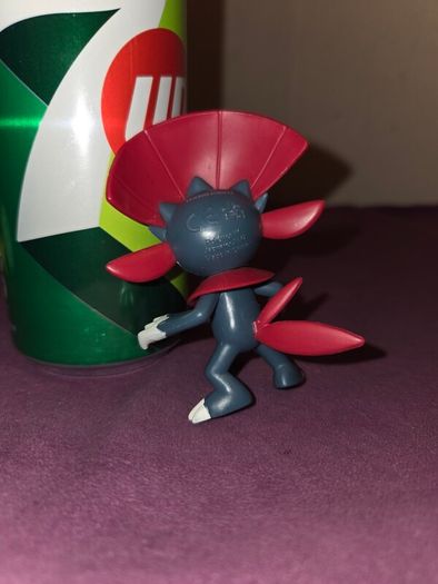 Pokemon Weavile Figure