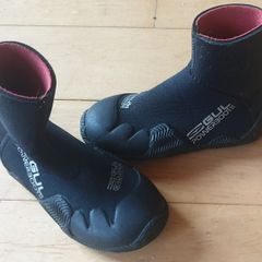 Gul Junior Wetsuit Powerboots and wetsuit gloves