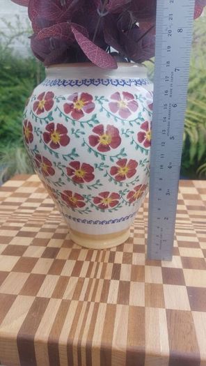 Beautiful Nicholas Mosse Urn-Shaped Vase, Discontinued Shape, in the Old Rose Pattern