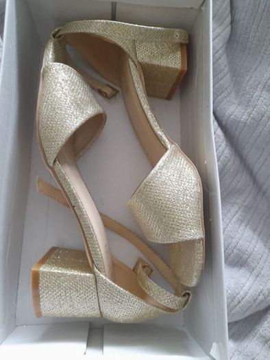 Girls shoes