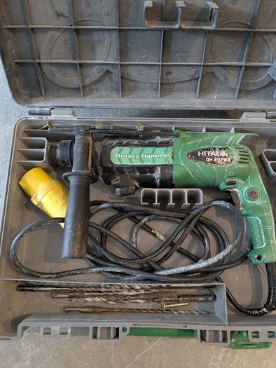 Hitachi DH24PB2 Rotary Hammer Drill + Case + Bits