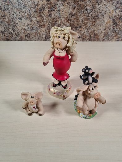 Piggins by David Corbidge figurines statues Piggin lovely - dressed to kill - drunk as a skunk vintage 1999 2002