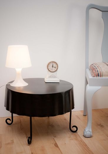 beautiful side table - PRICE REDUCED 15euro !!!
