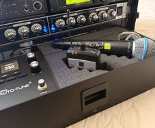 Shure wireless microphone ULX p4 beta 58