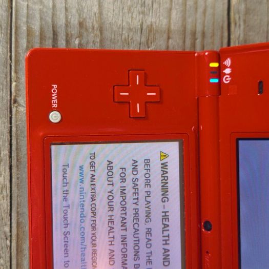 nintendo dsi bundle with 18 games ,case charger