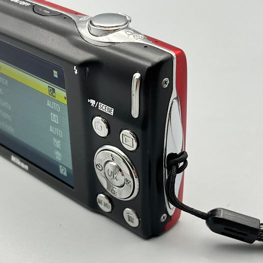 Nikon Coolpix S3000 12MP Digital Camera Red - Boxed - Full Kit