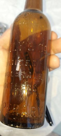 kelly & co tipperary old vintage bottle, collectors item, see pictures for condition good, sold as seen,free shipping within Ireland, thank you