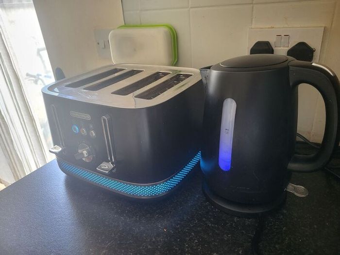 morphy richards kettle and 4 piece toaster