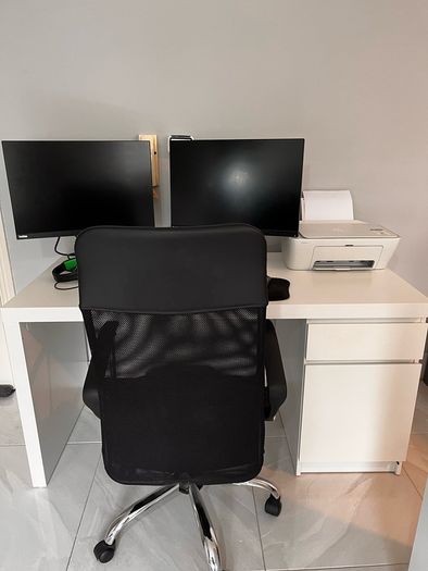 Desk Chair and Printer. Another things NOT FOR SALE.