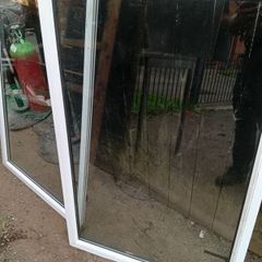 2 aluminium windows