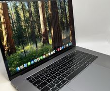 Apple MacBook Pro 15-inch 2020 Intel i7 16GB 256 A2141 Touch Bar - Radeon Pro