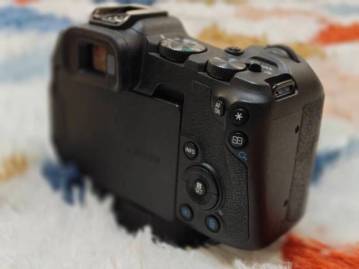 Canon Eos R8