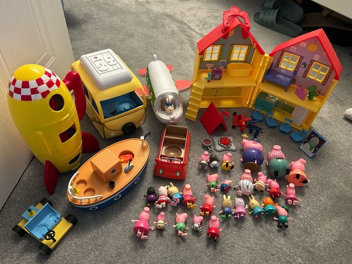 peppa pig, house, boat, plane,camper, rocket