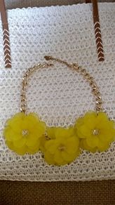 Massive, yellow flowers necklace, new