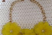 Massive, yellow flowers necklace, new