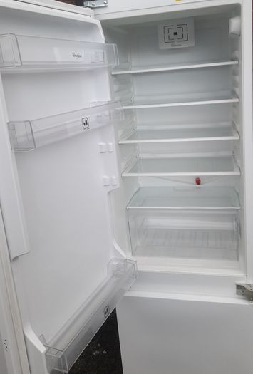 Integrated fridge freezer for sale