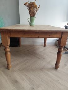 Solid pine table and 6 chairs