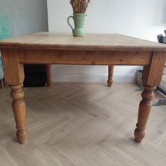 Solid pine table and 6 chairs
