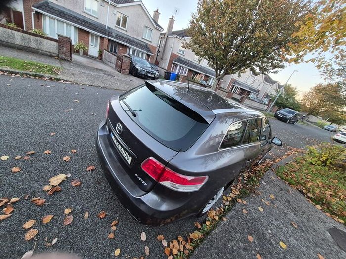 Toyota Avensis 2011