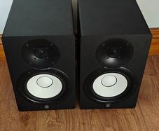 Yamaha HS7 studio monitors