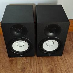 Yamaha HS7 studio monitors