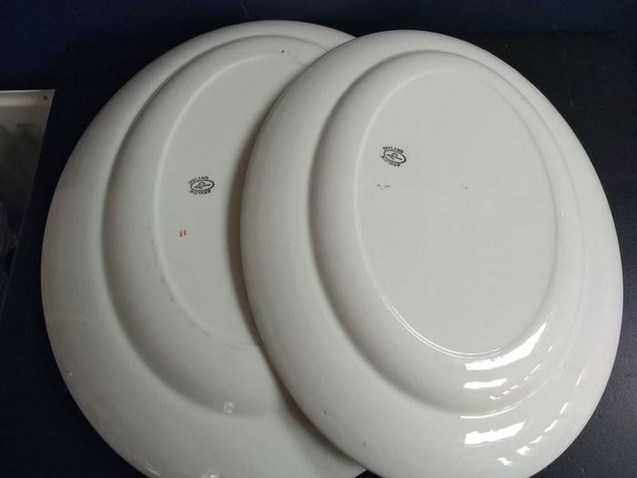 Beautiful Set of Two Vintage Graduated Platters by Arklow Pottery